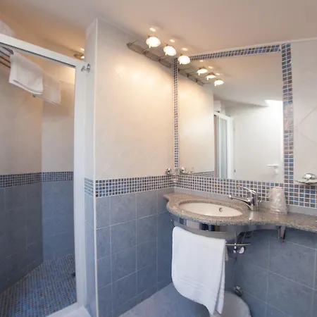 Hotell Acquamarina 3*