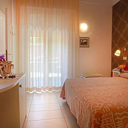 Hotell Acquamarina 3*